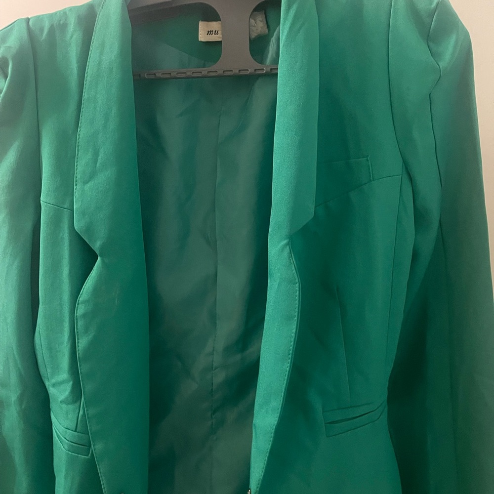 Green blazer size L ( it runs small!) chic attire - Picture 6 of 6